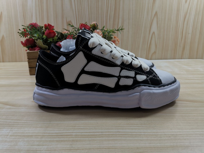 AM1R1 SNEAKERS