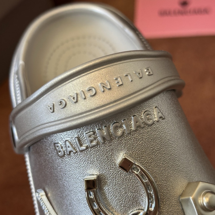 BLEN DESIGNER SLIPPERS