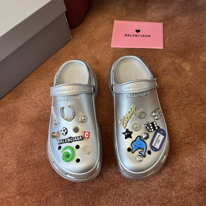 BLEN DESIGNER SLIPPERS
