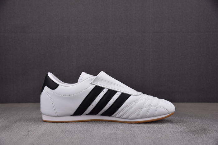 AD Taekwondo White Black  JQ4774