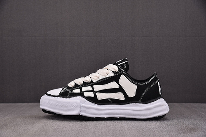AM1R1 SNEAKERS