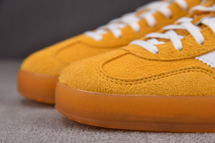 Ad Gazelle Indoor Orange Peel White  HQ8716